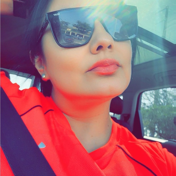 Meet your Posher, Nadia - Picture 2 of 5